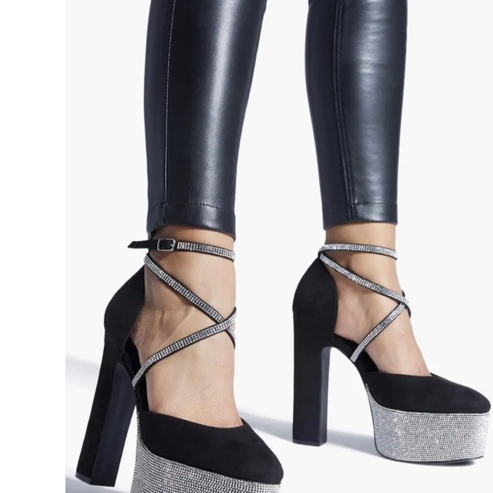 ZOE PLATFORM PUMP SIZE 9 - ShoeDazzle